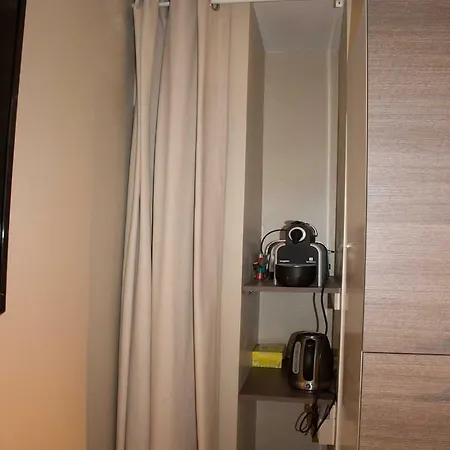 Di 20 M² In Con 1 Bagno Privato In Zona *